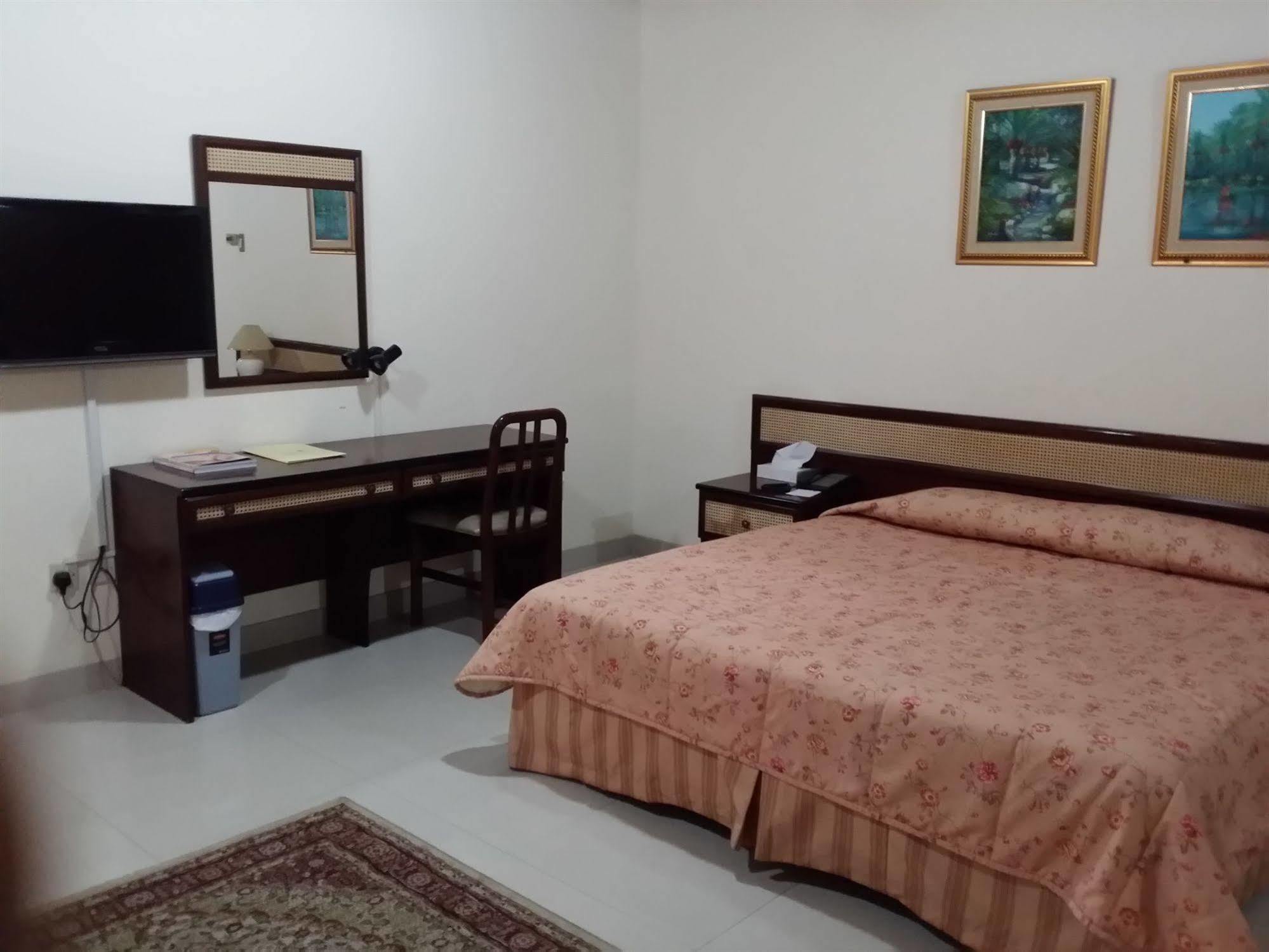 Atlas Hotel Al Manamah Esterno foto