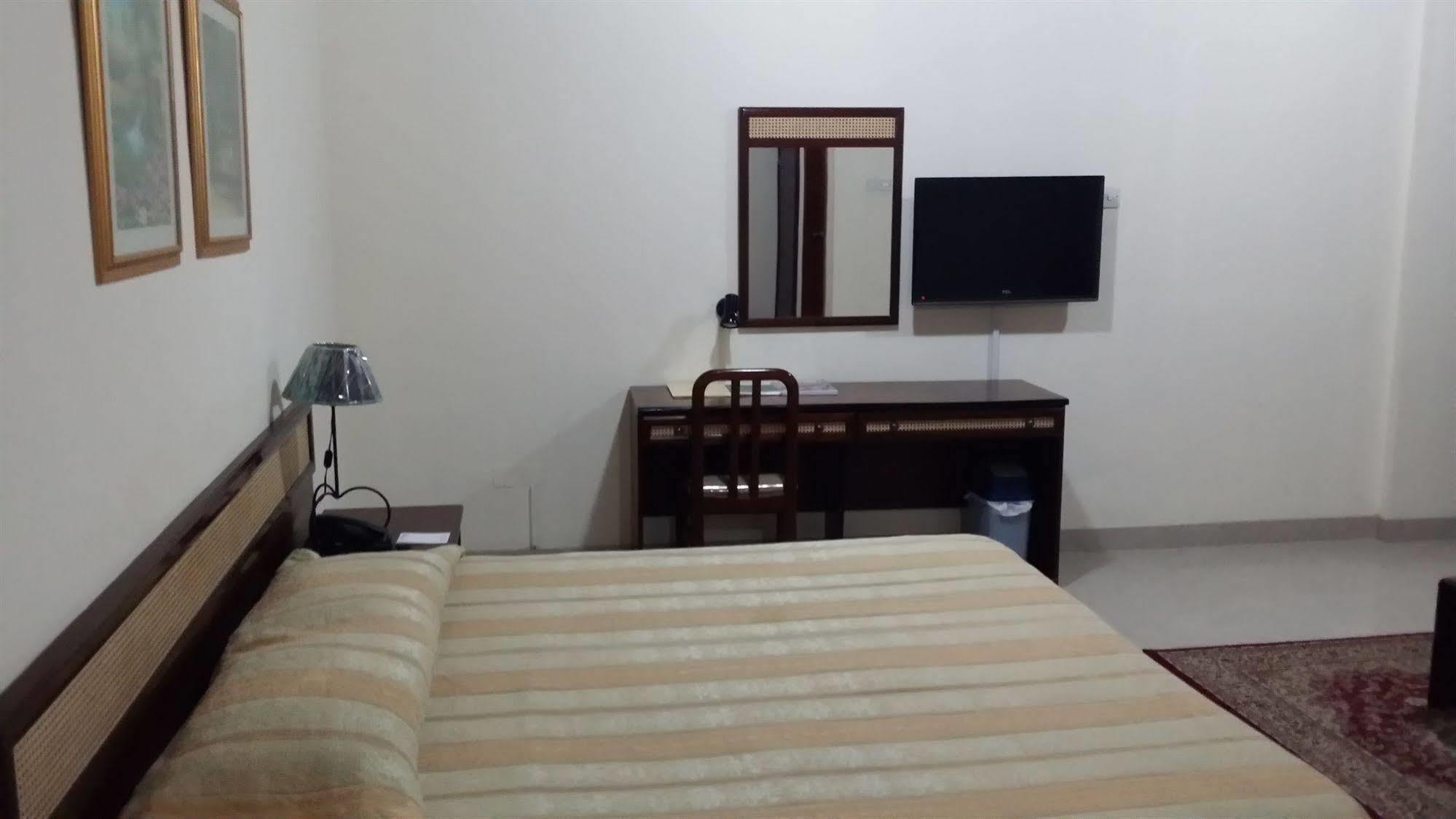 Atlas Hotel Al Manamah Esterno foto