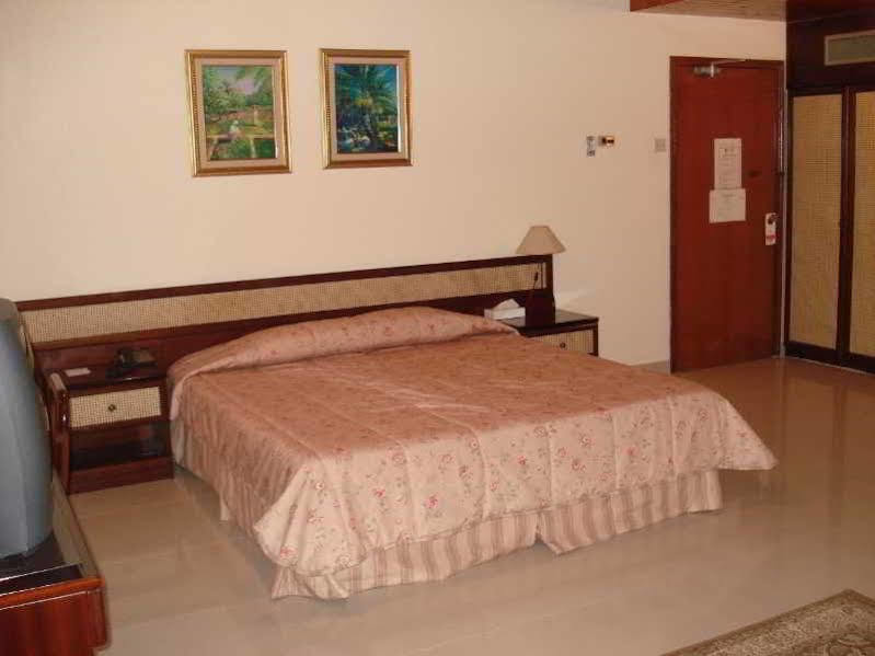 Atlas Hotel Al Manamah Esterno foto